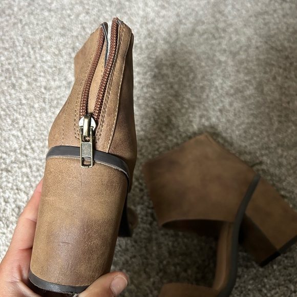 Brown heeled wedge leather ankle wrap sandals - Picture 3 of 4